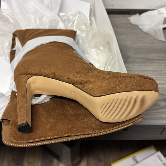 Nine West Women's Gotcha Over The Knee Platform Boots (WIDE CALF) - Picture 3 of 4